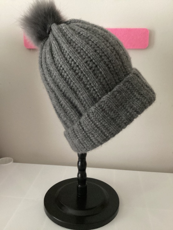 100% cashmere pom pom beanie hat